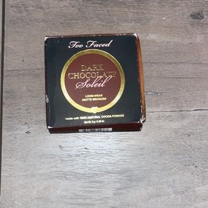 NEW Chocolate Soleil Matte Bronzer